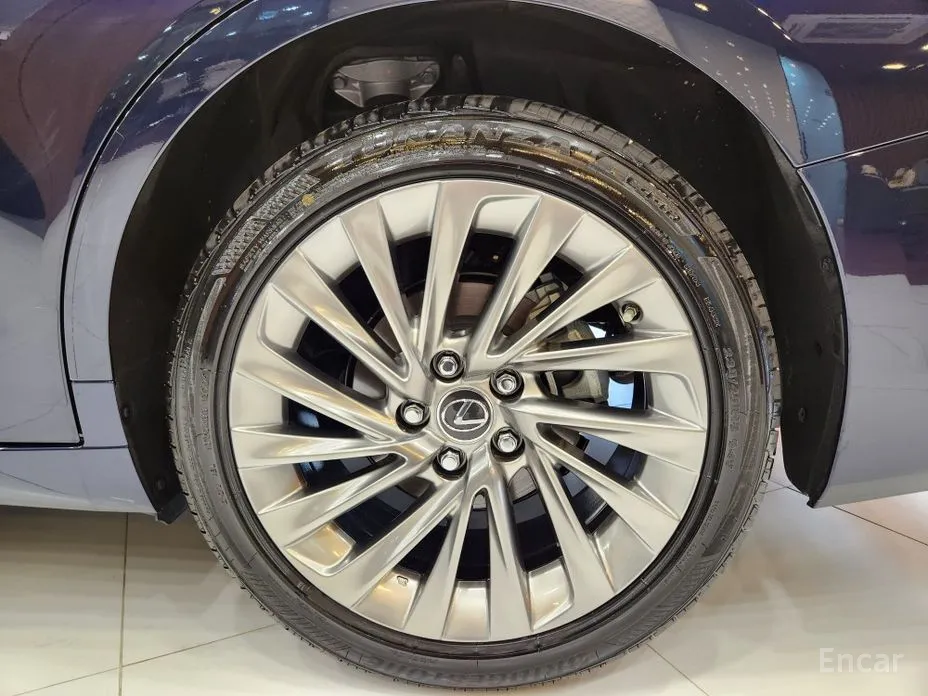 Фото 7 - Lexus ES