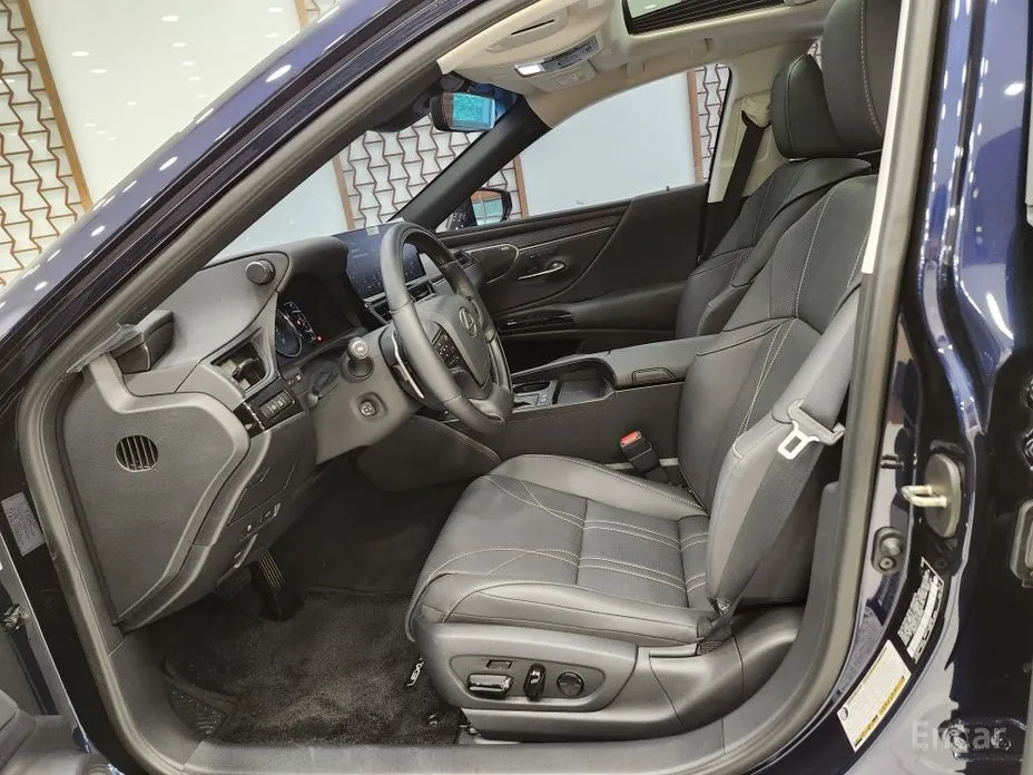 Фото 9 - Lexus ES