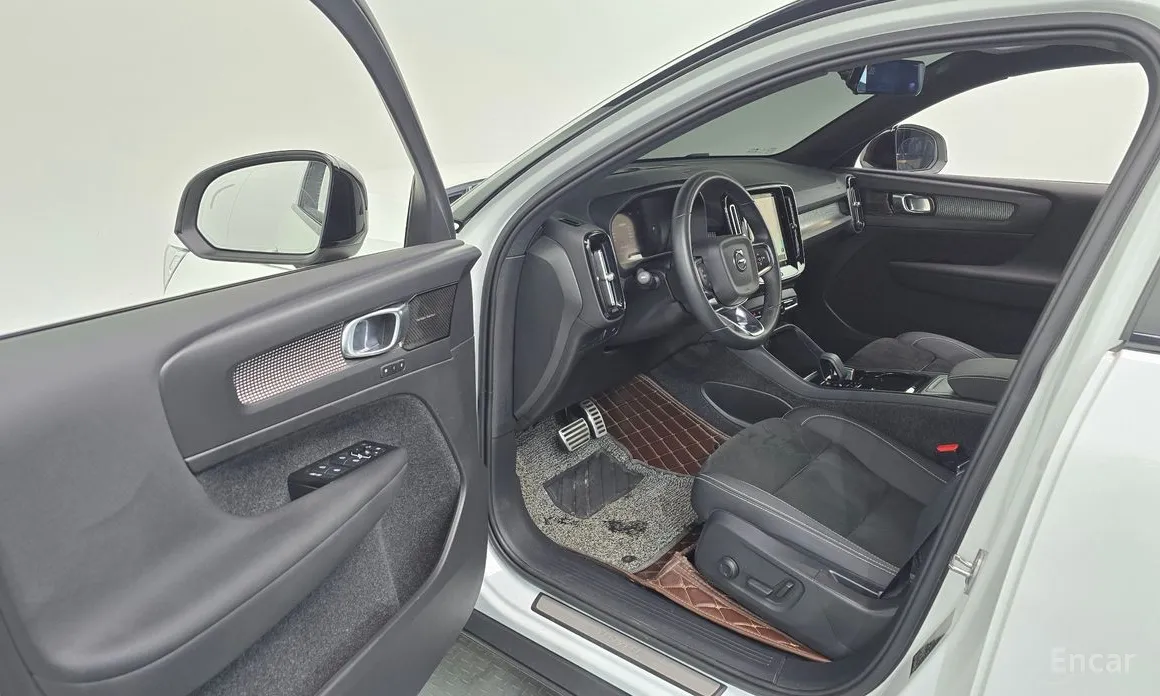 Фото 10 - Volvo XC40