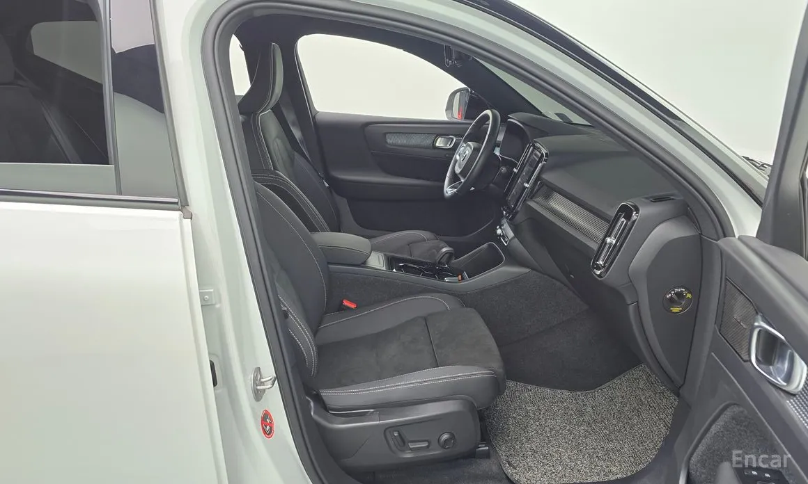 Фото 11 - Volvo XC40