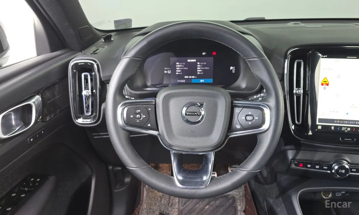 Фото 13 - Volvo XC40