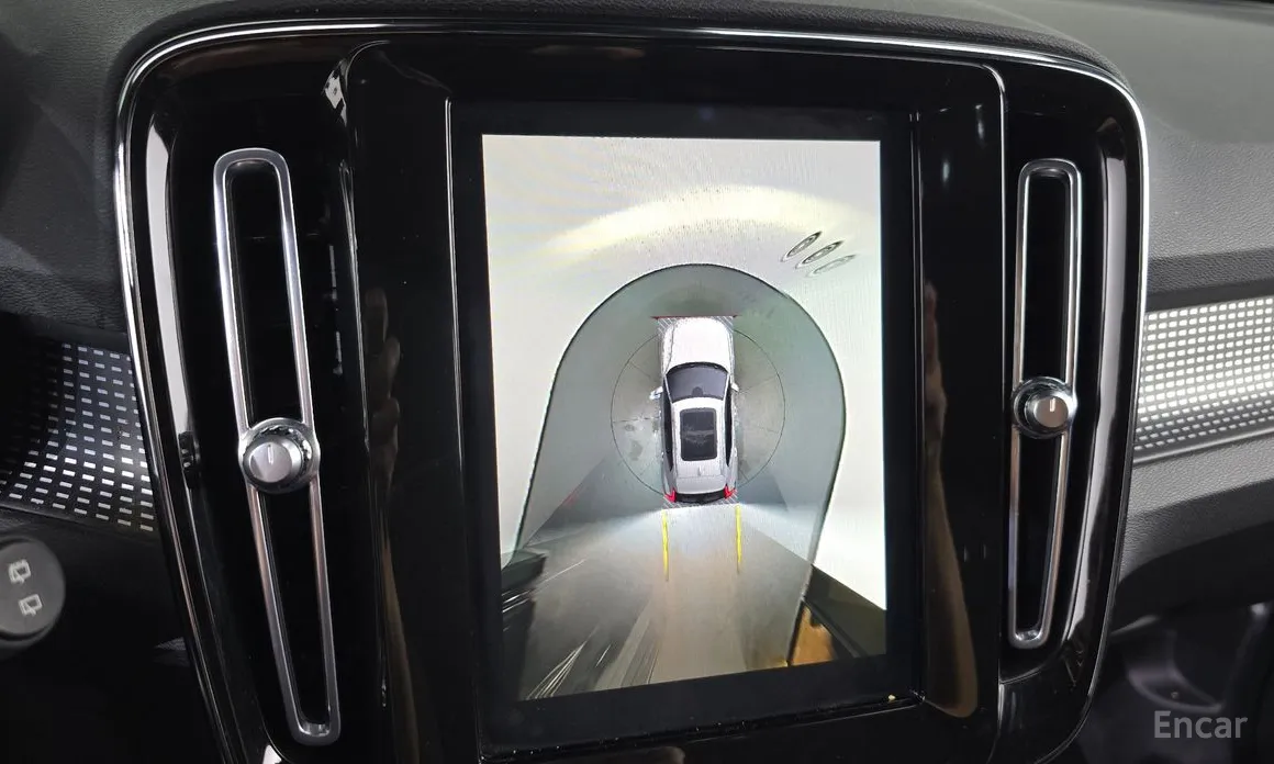 Фото 15 - Volvo XC40