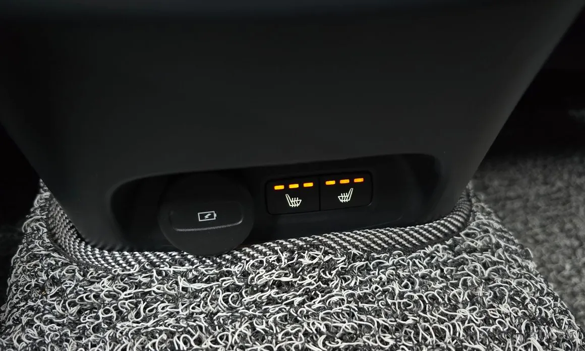 Фото 18 - Volvo XC40