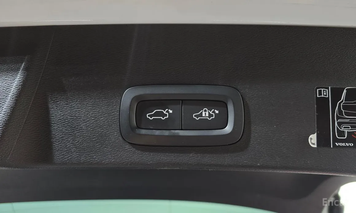 Фото 20 - Volvo XC40