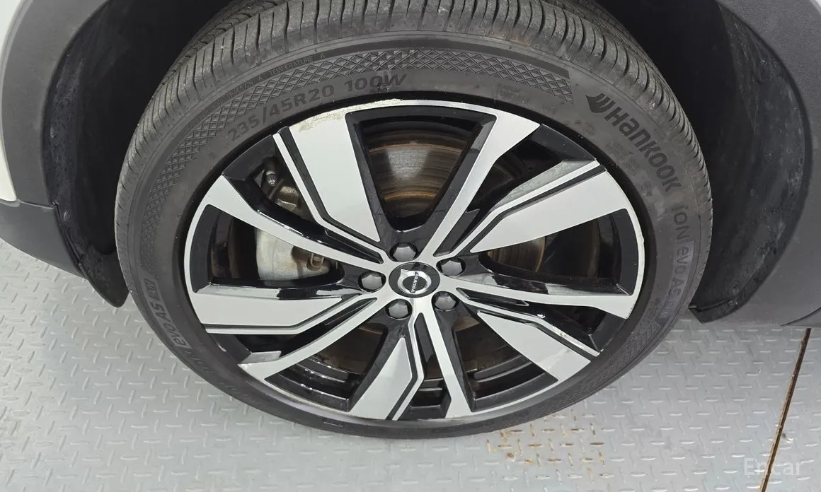 Фото 5 - Volvo XC40