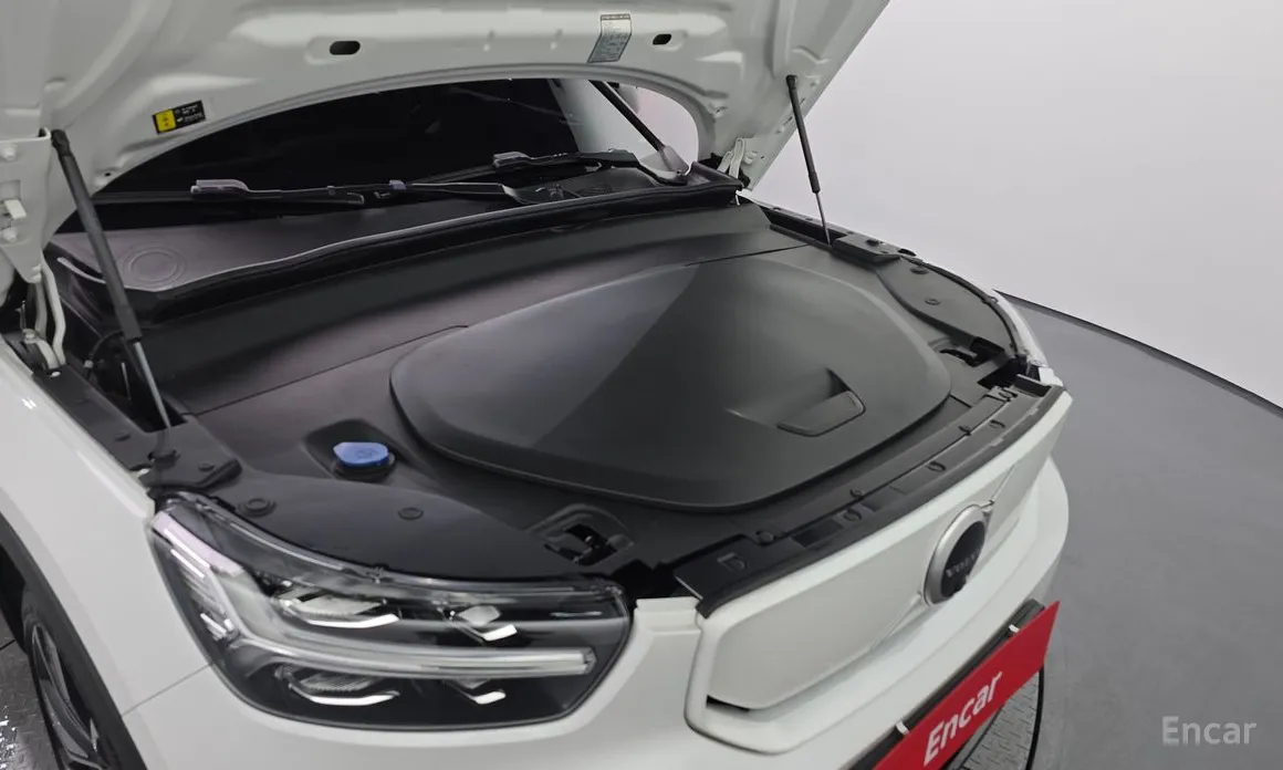 Фото 6 - Volvo XC40