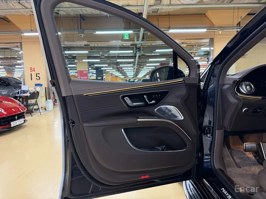 Фото 8 - Mercedes-Benz EQS