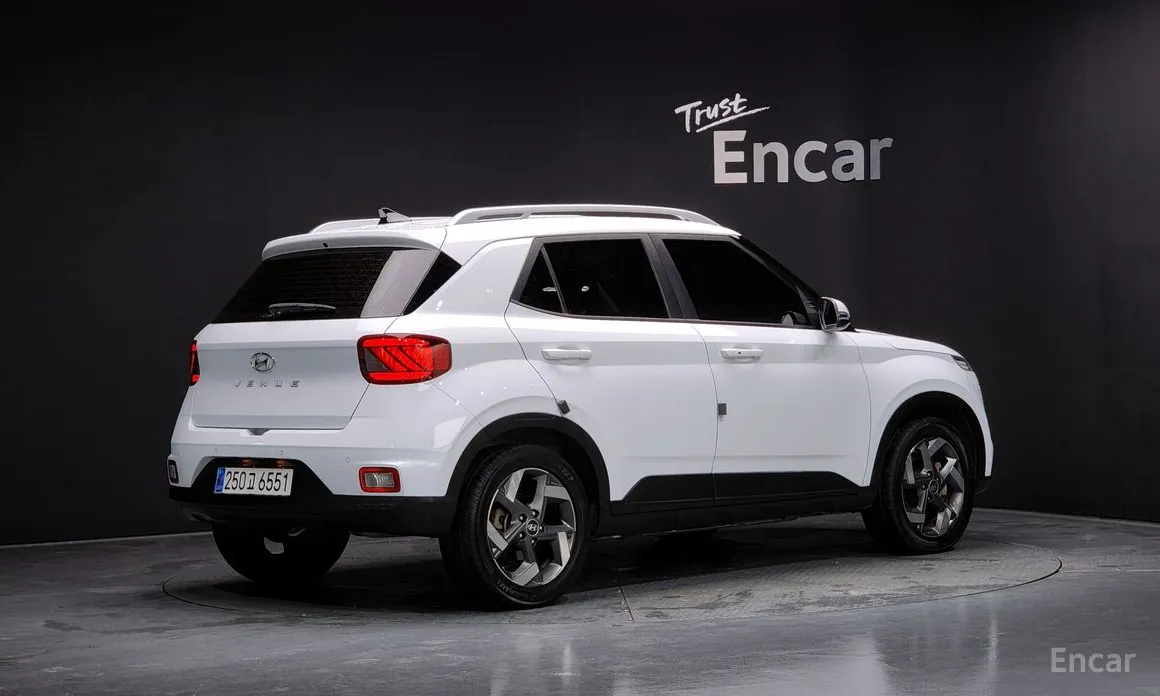 Фото 2 - Hyundai Venue