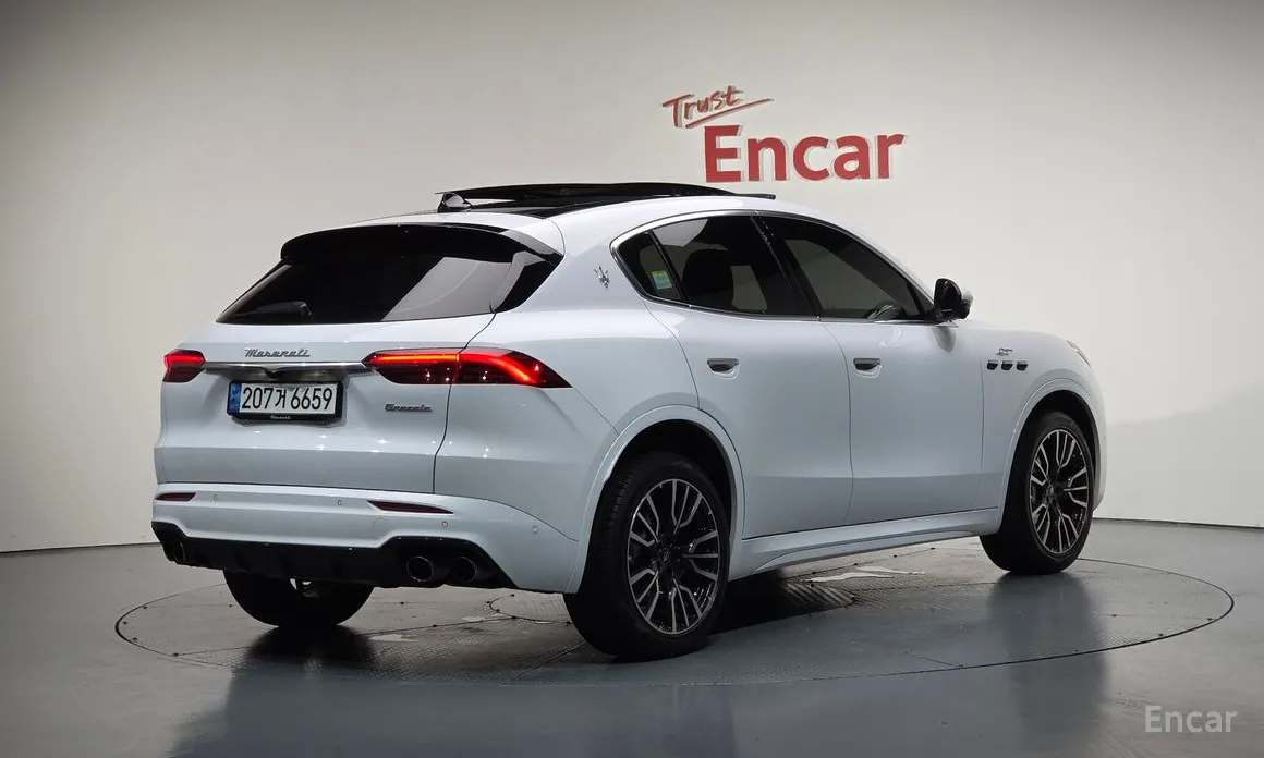 Фото 2 - Maserati Grecale