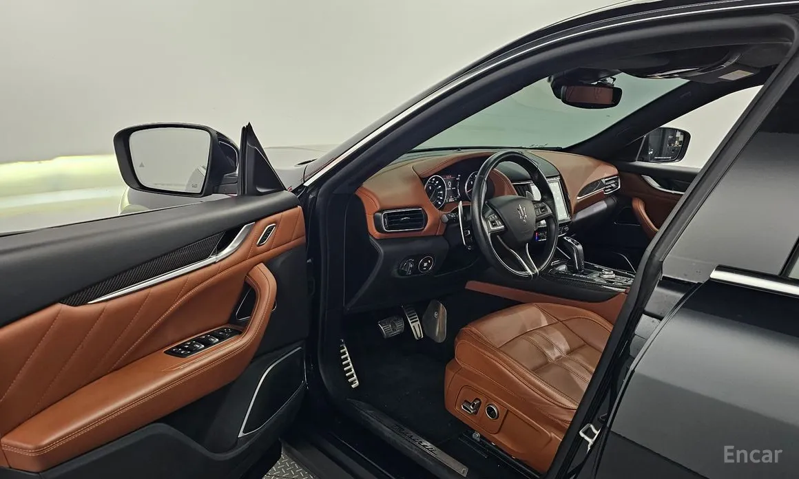 Фото 10 - Maserati Levante