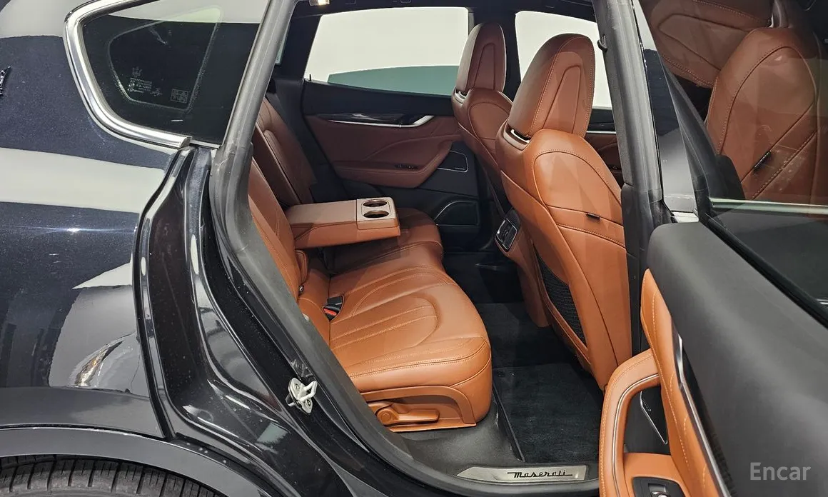 Фото 12 - Maserati Levante