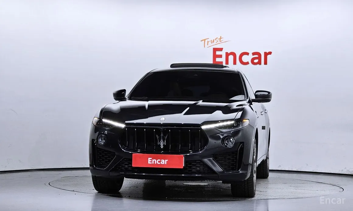 Фото 3 - Maserati Levante