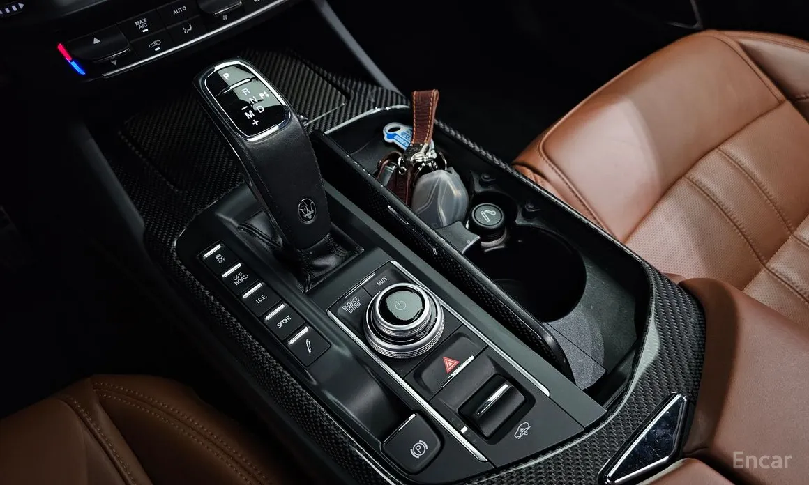 Фото 9 - Maserati Levante