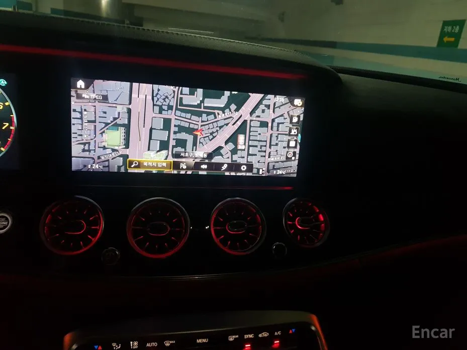 Фото 10 - Mercedes-Benz AMG GT