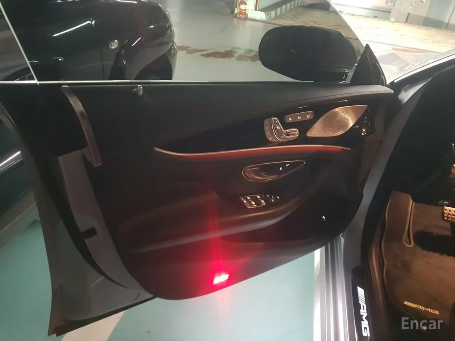 Фото 9 - Mercedes-Benz AMG GT