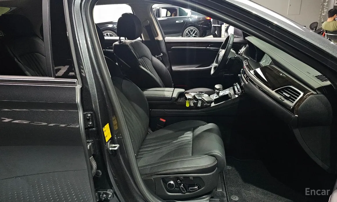 Фото 10 - Genesis G90