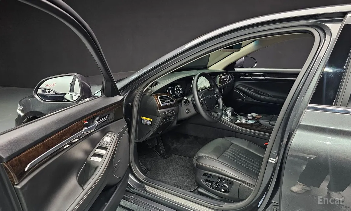 Фото 11 - Genesis G90