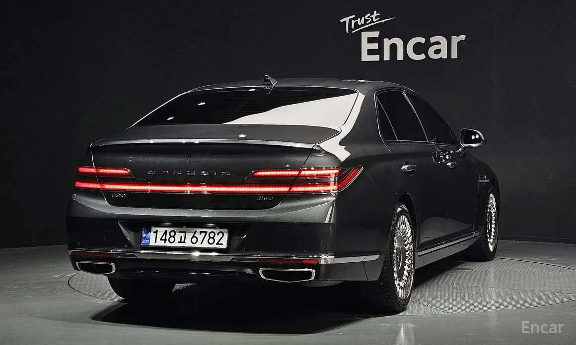 Фото 2 - Genesis G90