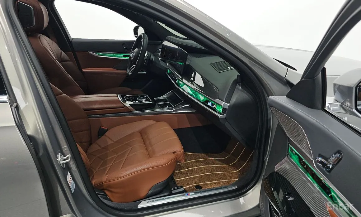 Фото 10 - BMW 7 Series