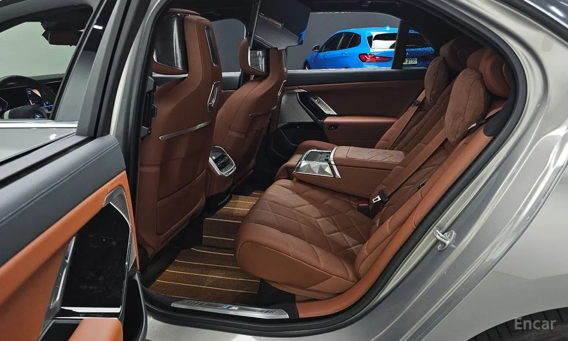 Фото 12 - BMW 7 Series