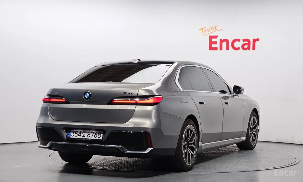 Фото 2 - BMW 7 Series