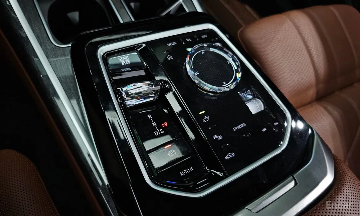 Фото 9 - BMW 7 Series