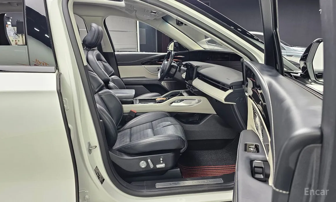 Фото 11 - Lincoln Nautilus