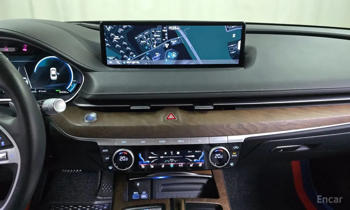 Фото 14 - Genesis G80