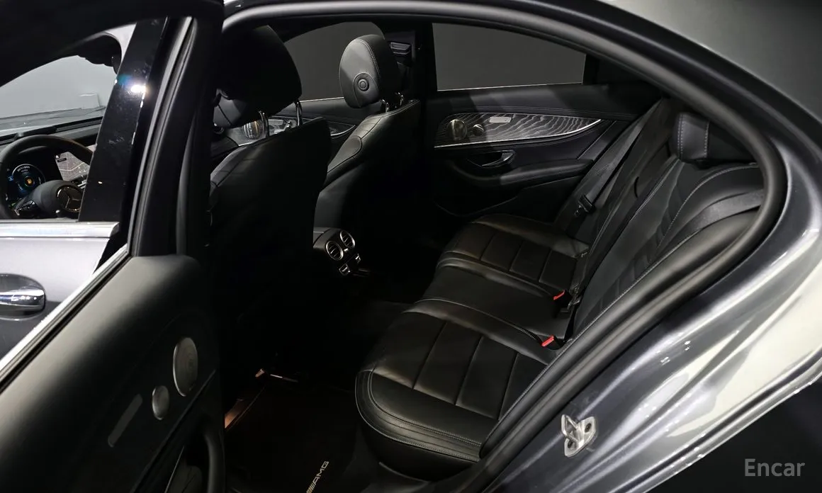 Фото 11 - Mercedes-Benz E-Class