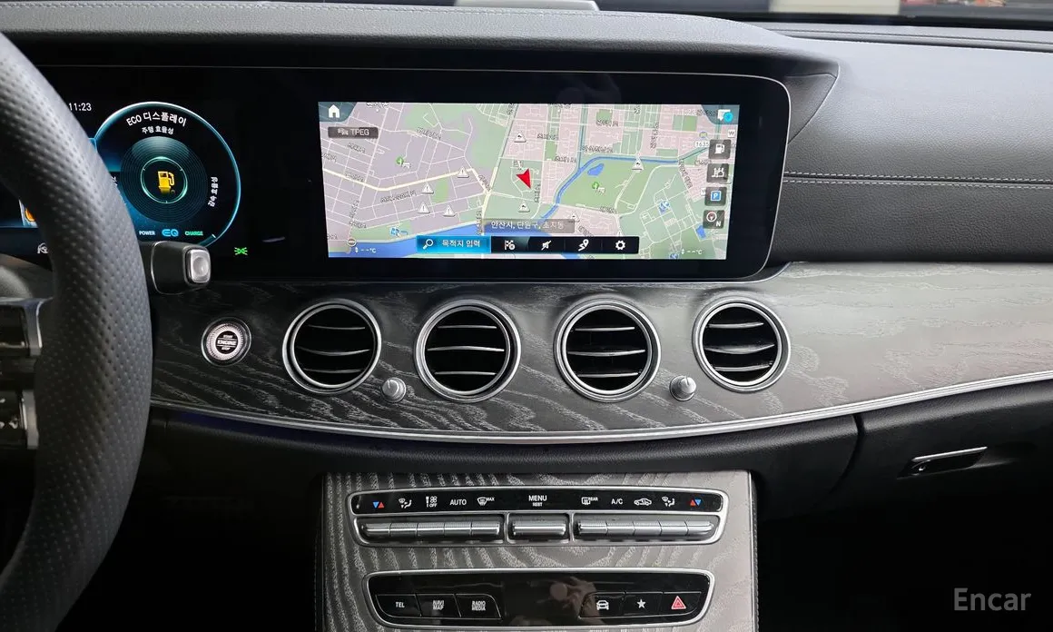 Фото 17 - Mercedes-Benz E-Class