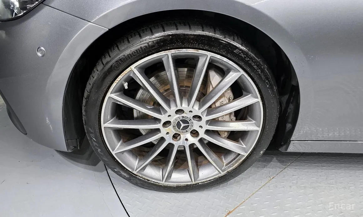 Фото 5 - Mercedes-Benz E-Class