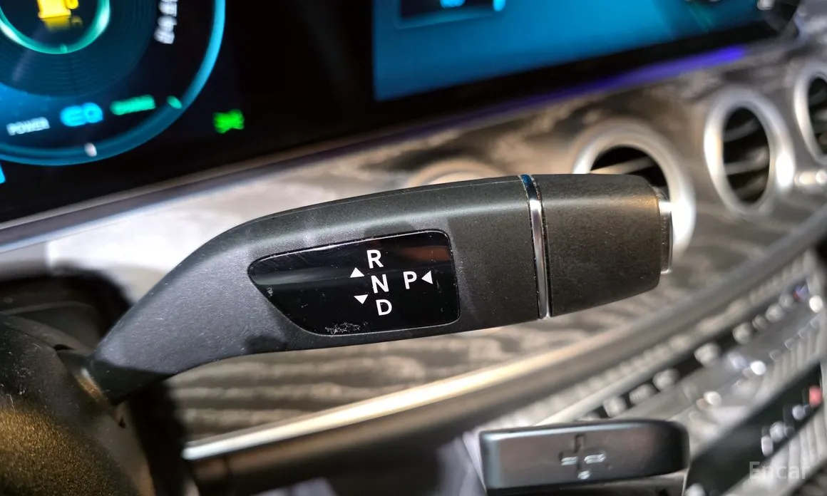 Фото 9 - Mercedes-Benz E-Class