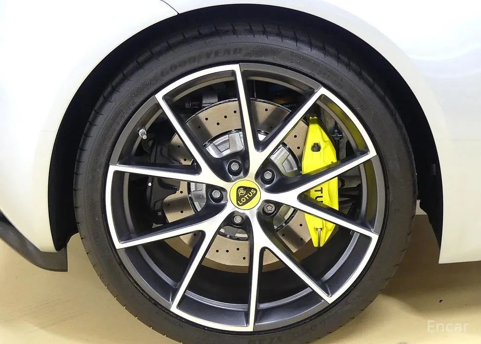 Фото 9 - Lotus Emira