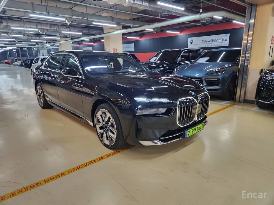 Фото 3 - BMW 7 Series