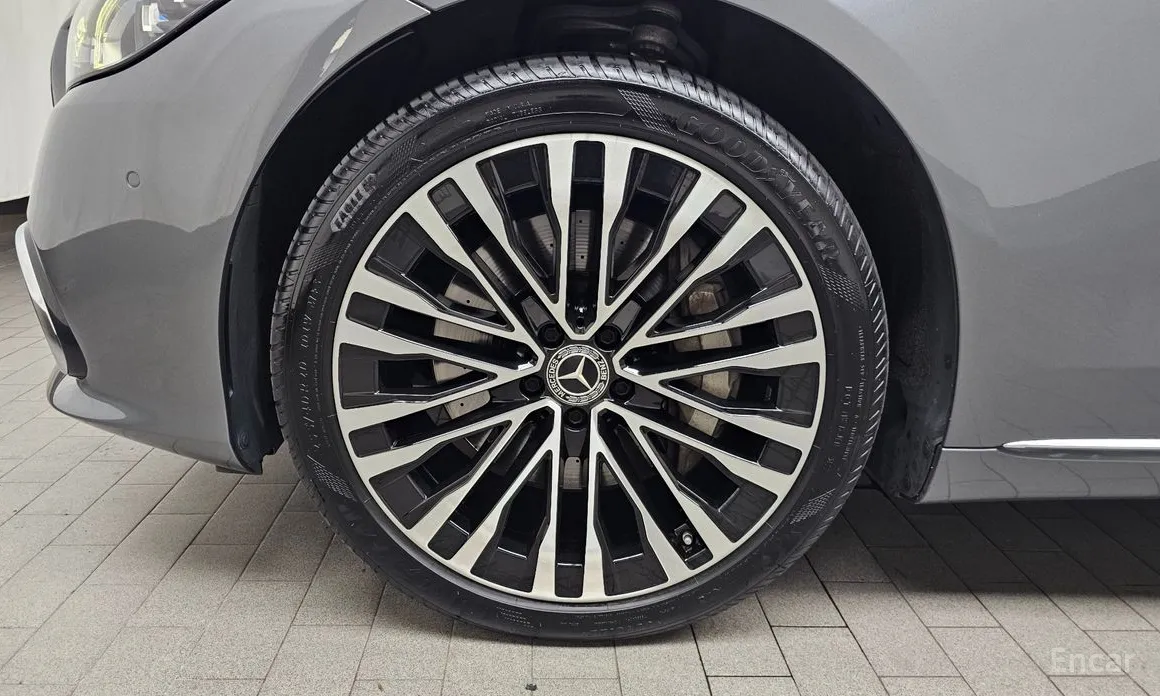 Фото 5 - Mercedes-Benz S-Class