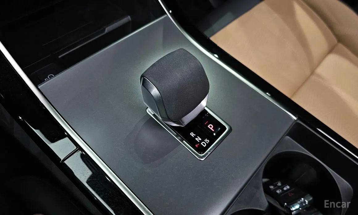 Фото 9 - Land Rover Range Rover Velar