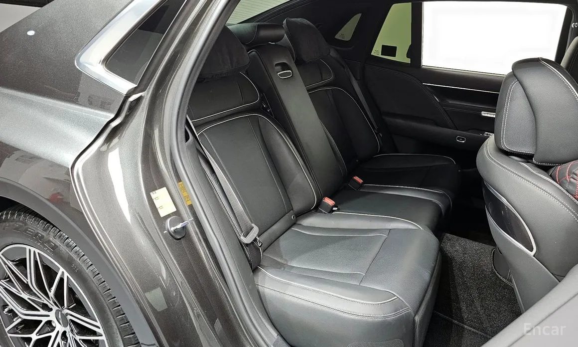 Фото 12 - Genesis G90