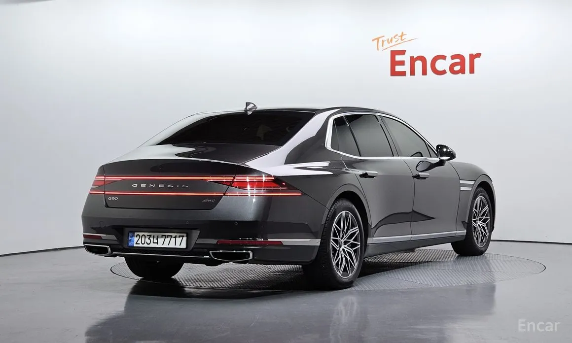 Фото 2 - Genesis G90