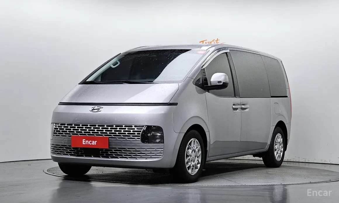 Фото 1 - Hyundai Staria