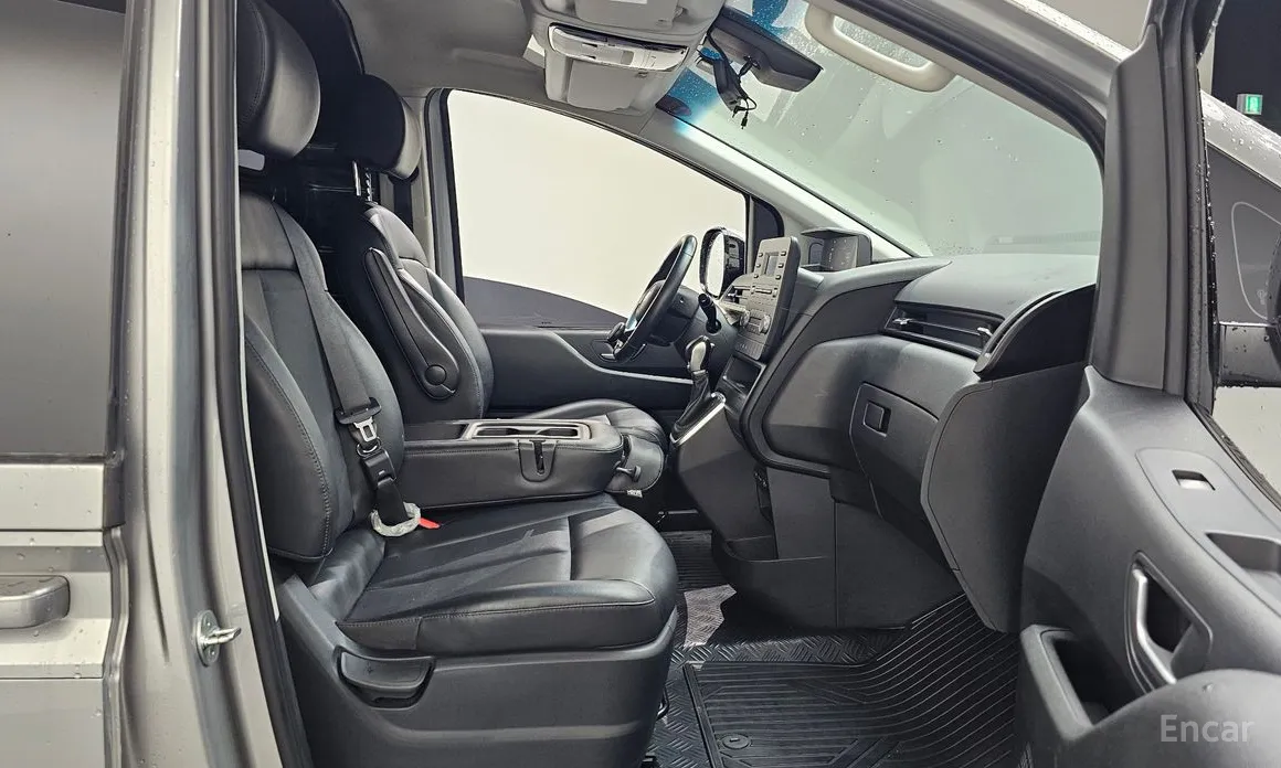 Фото 10 - Hyundai Staria