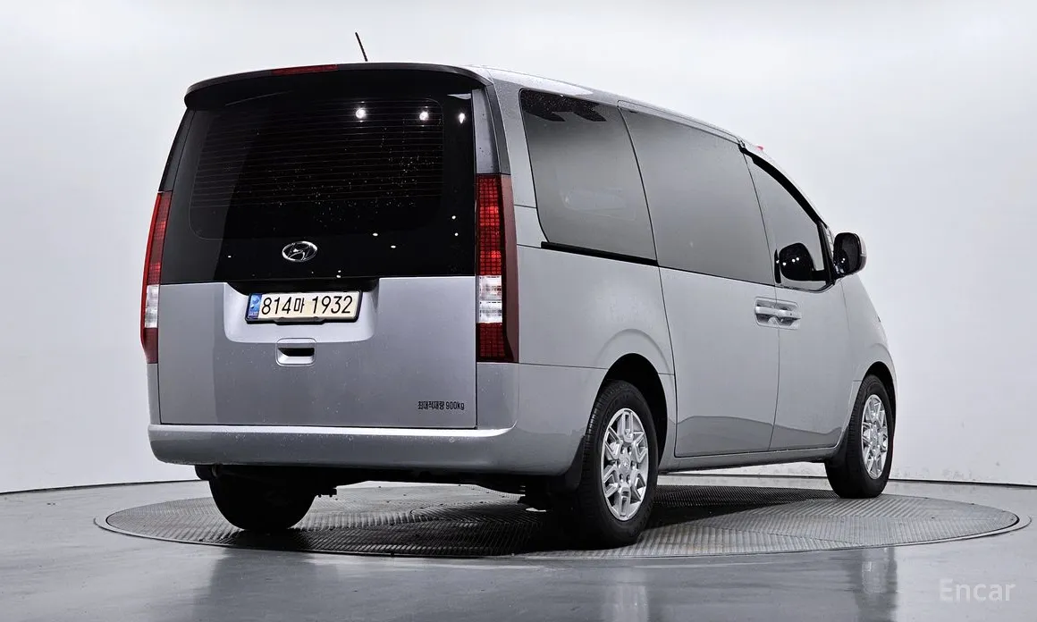 Фото 2 - Hyundai Staria