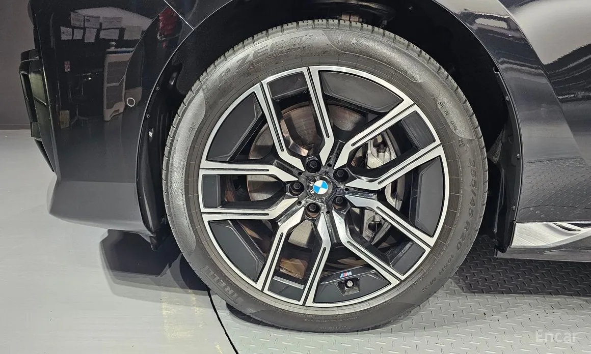 Фото 19 - BMW i7