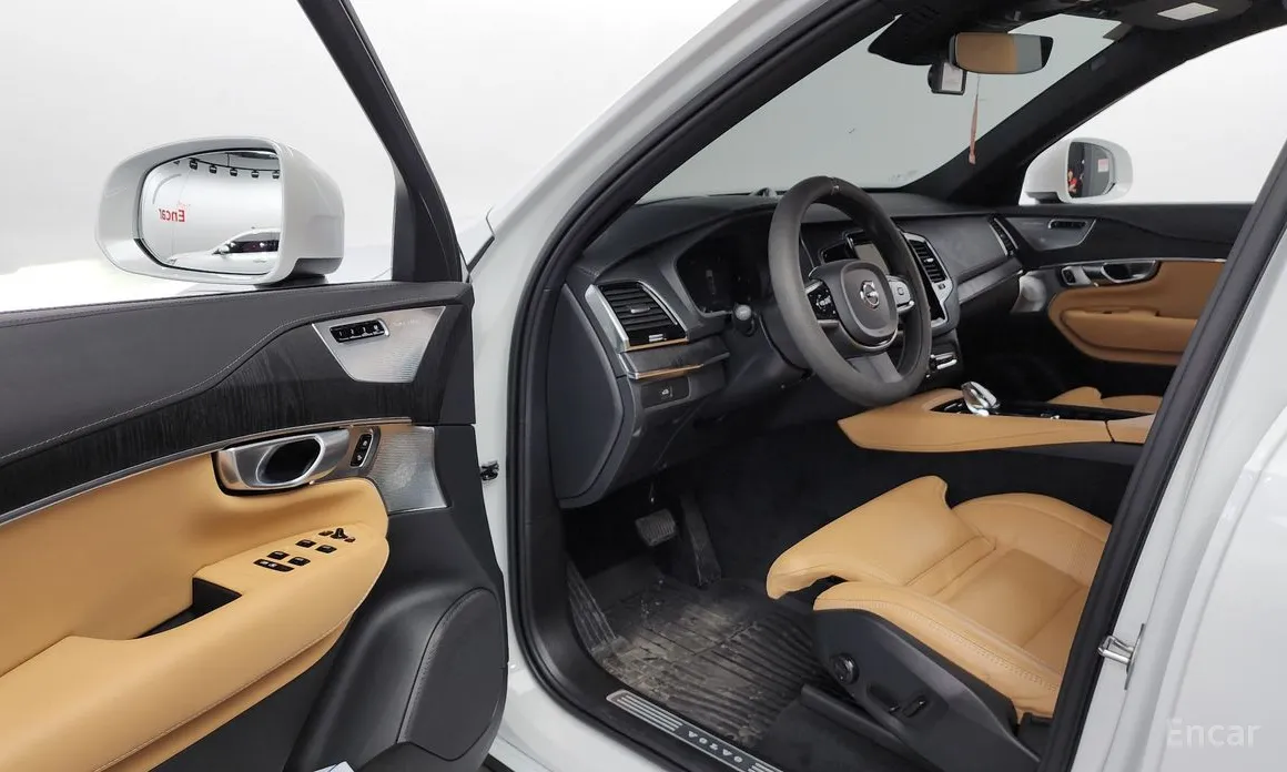 Фото 10 - Volvo XC90