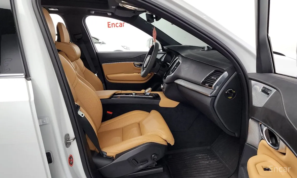 Фото 11 - Volvo XC90