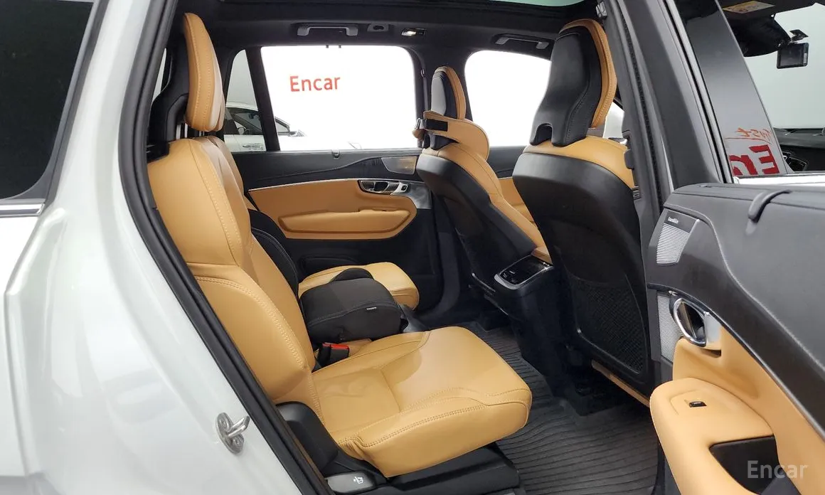 Фото 12 - Volvo XC90