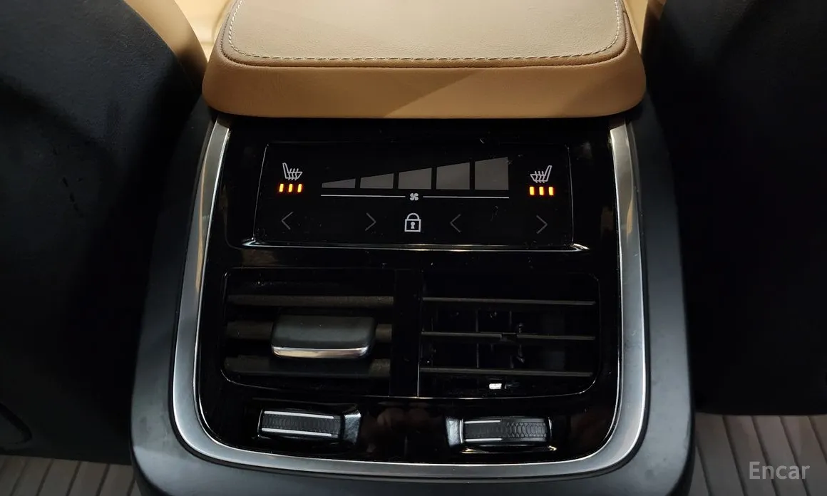 Фото 19 - Volvo XC90