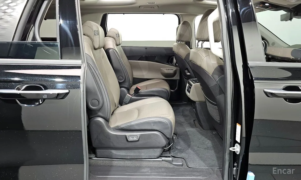 Фото 12 - Kia Carnival