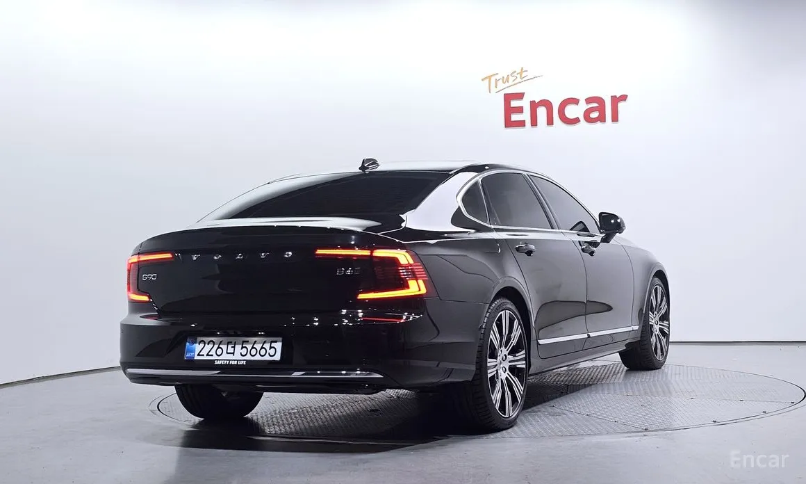 Фото 2 - Volvo S90