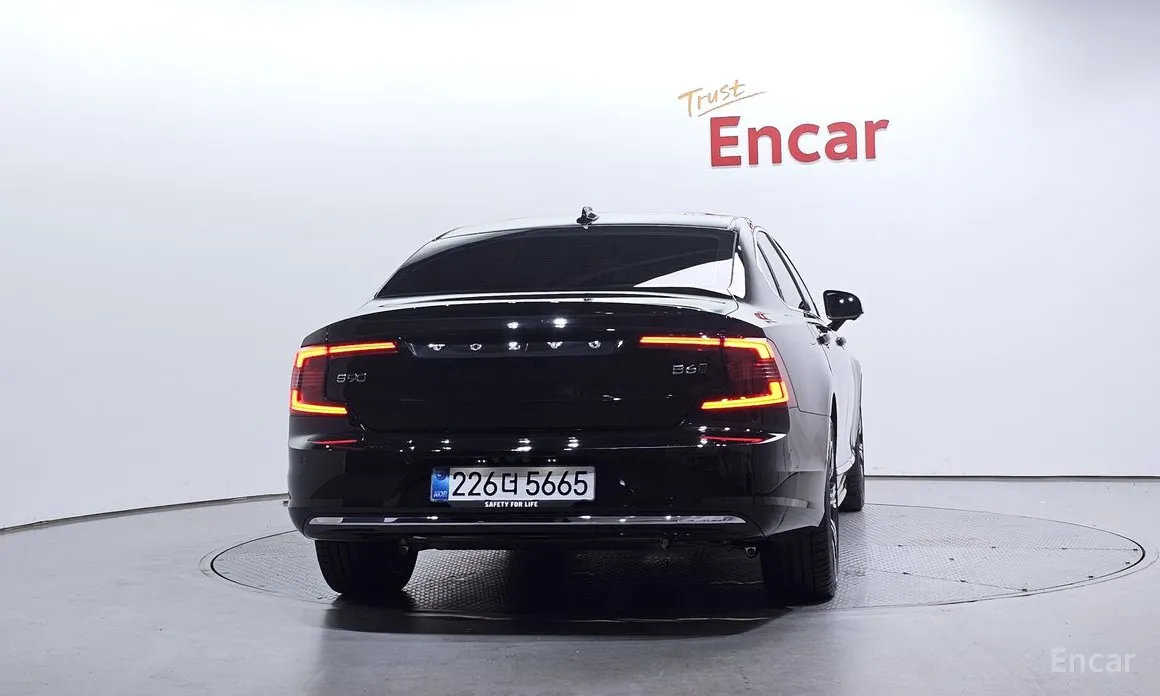 Фото 4 - Volvo S90