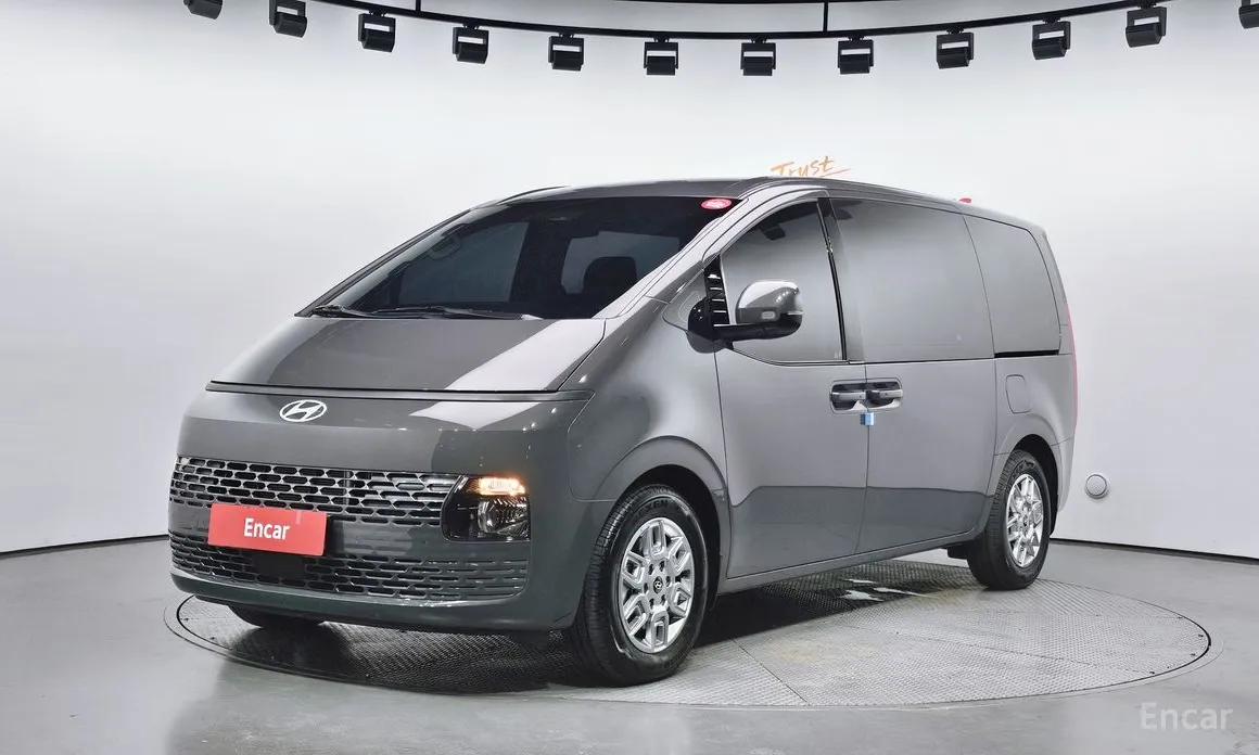 Фото 1 - Hyundai Staria